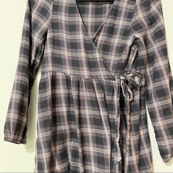 American Eagle Grey Pink Plaid Long Sleeve Wrap Dress Womens S Fall Flannel Mini - Picture 5 of 11